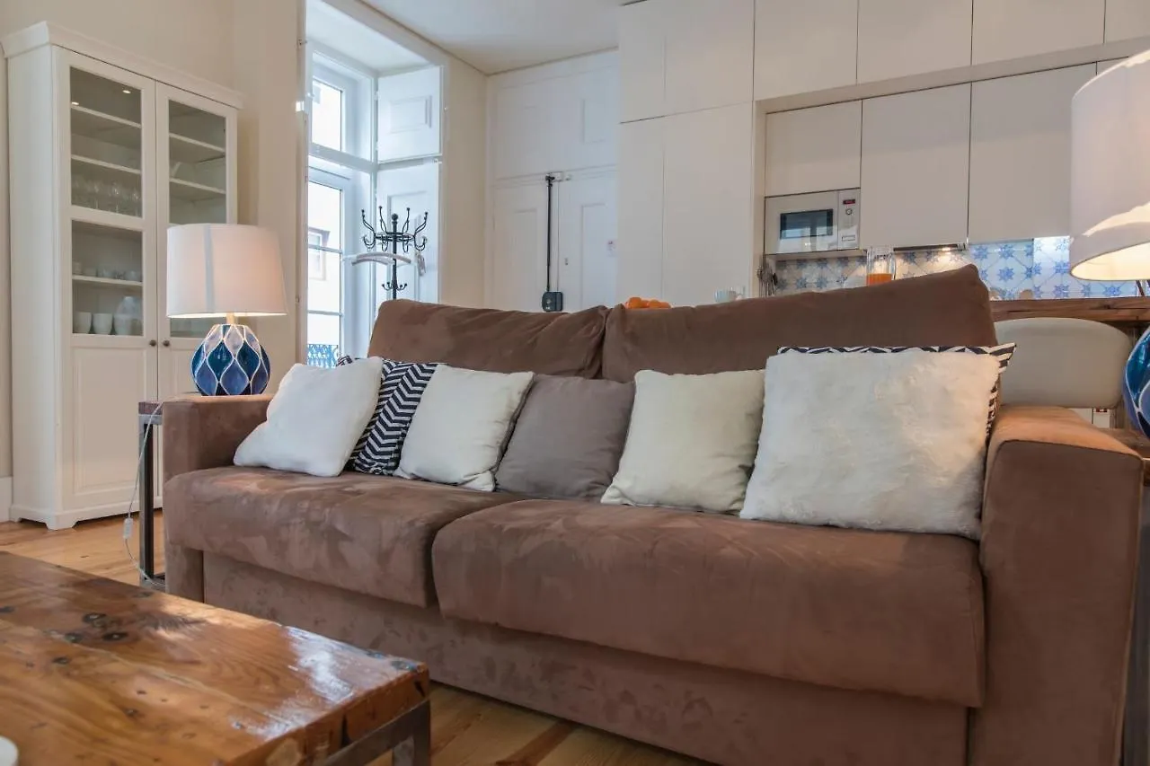 ליסבון Lovelystay - Cozy Duplex Home In Alfama דירה