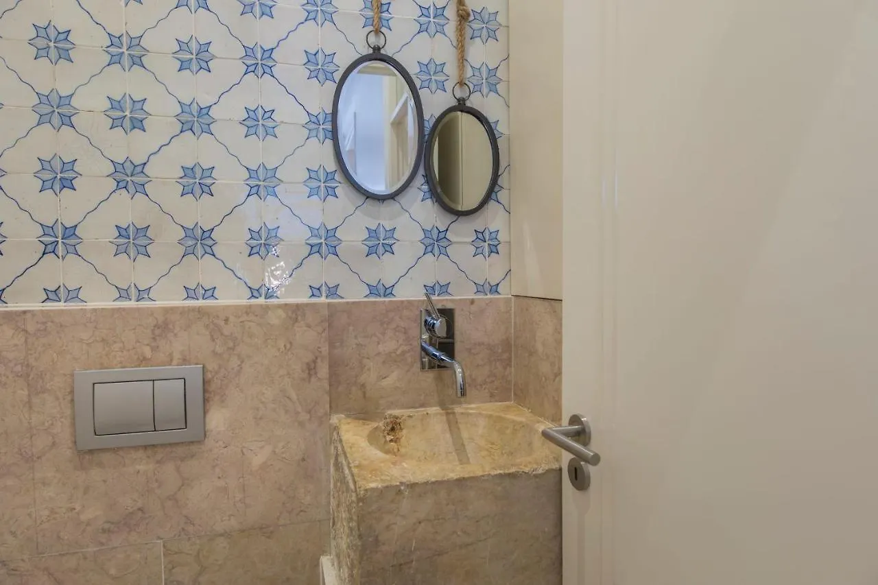 ליסבון Lovelystay - Cozy Duplex Home In Alfama 0*,  פורטוגל