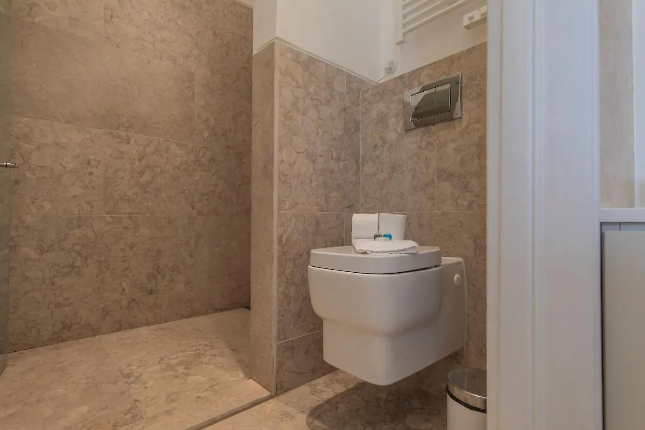 ליסבון Lovelystay - Cozy Duplex Home In Alfama דירה